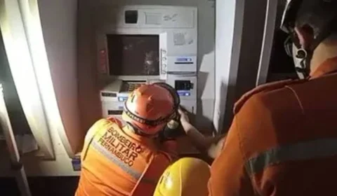Mulher fica com dedo preso em caixa eletrônico e mobiliza bombeiros no Recife