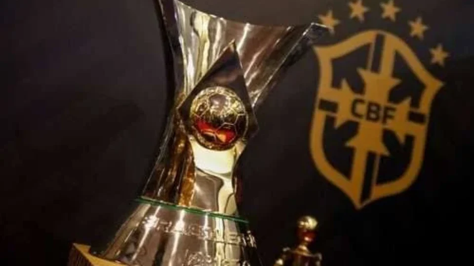 Brasileirão pega fogo: Palmeiras mantém liderança, Flamengo encosta e Santos ganha fôlego; veja a tabela