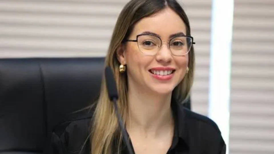 Justiça Eleitoral quer barrar Fabiana Bolsonaro por uso do nome