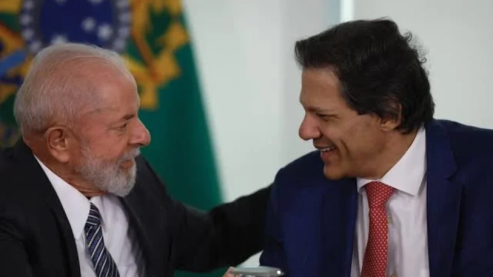 Lula vê Haddad como possível sucessor, mas faz cobrança: “Para ser líder, precisa de um pouco mais”