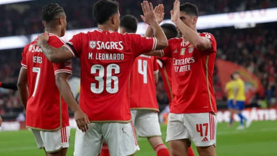 Benfica atropela o Casa Pia por 7 a 0 com hat-trick de Pavlidis