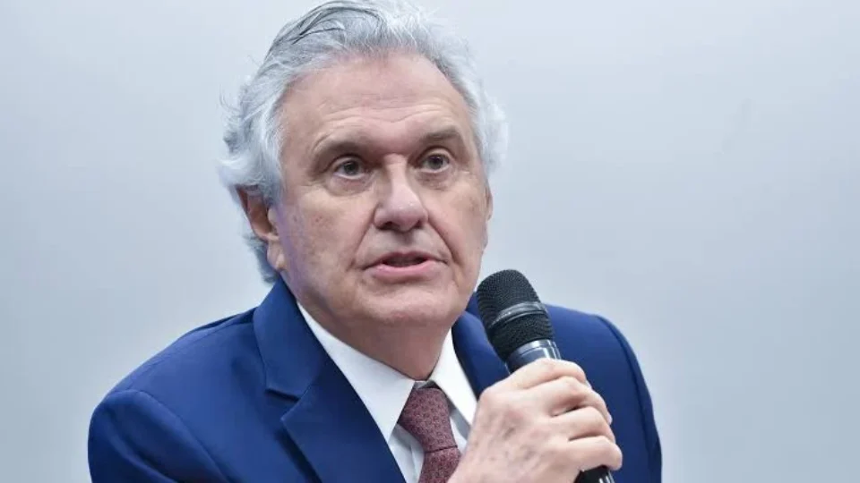 Caiado critica Flávio por prestação de contas de ‘Dark Horse’ após dizer que não comentaria caso