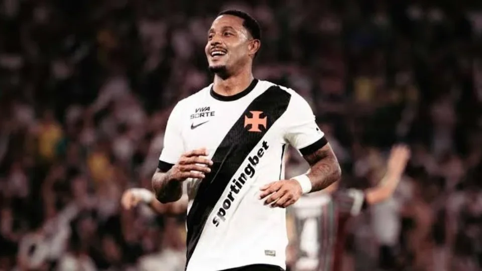 Jogador do Vasco é alvo de operação contra tráfico de drogas e armas