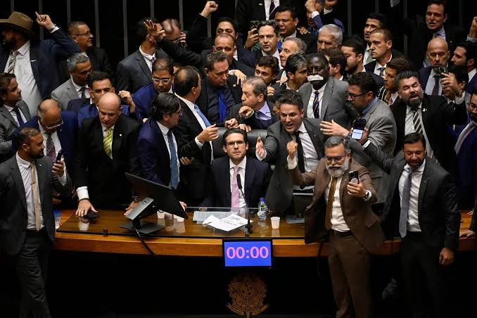 Parlamentares retomam votações nesta segunda-feira (31) e devem analisar temas como fim da escala 6x1, taxa das blusinhas e PEC da Segurança