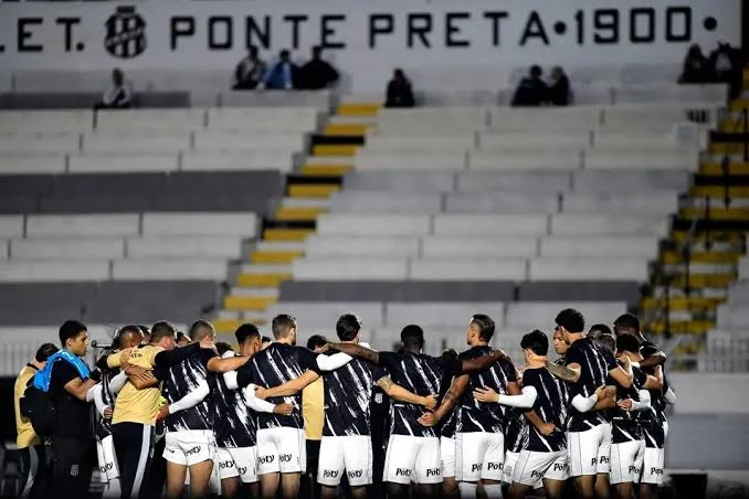 Ponte Preta enfrenta crise e risco de greve em jogo decisivo hoje