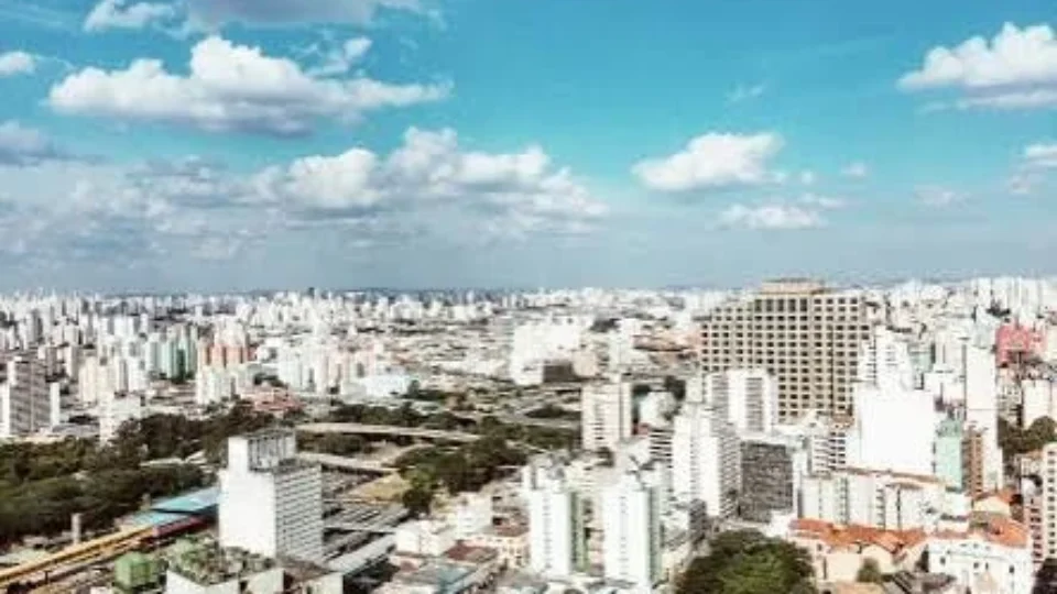 Professor é investigado após três alunas denunciarem importunação sexual em SP