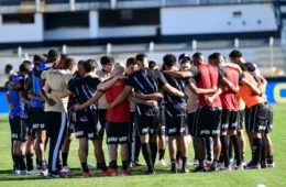 Ponte Preta enfrenta crise e risco de greve em jogo decisivo hoje