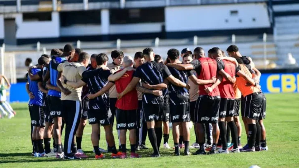 Ponte Preta enfrenta crise e risco de greve em jogo decisivo hoje