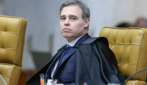 André Mendonça derruba sigilo de investigação e PF aponta suposta ligação de senador com esquema no INSS