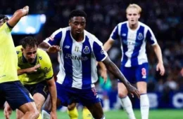 Porto vence Arouca, faz 2 a 0 e assume liderança isolada