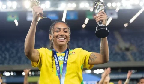 Barcelona anuncia Kerolin, que se torna a brasileira mais cara da história