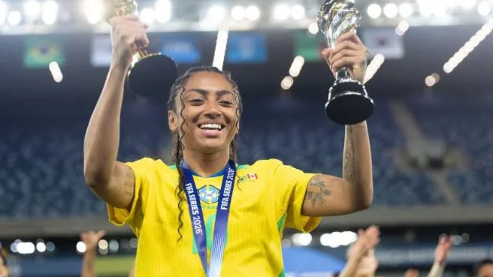Barcelona anuncia Kerolin, que se torna a brasileira mais cara da história