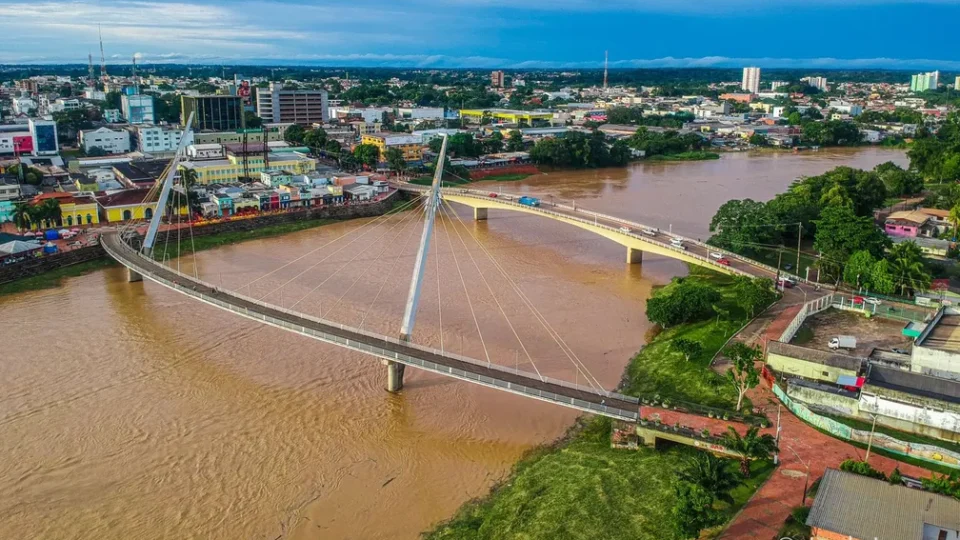 Rio Acre despenca para 1,83 metro e bate menor nível de 2026 em Rio Branco