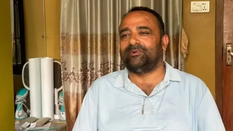 Diretor recebe quatro alertas e salva 900 alunos de enchente no Nepal: “10 minutos mais tarde, nenhum de nós estaria aqui”