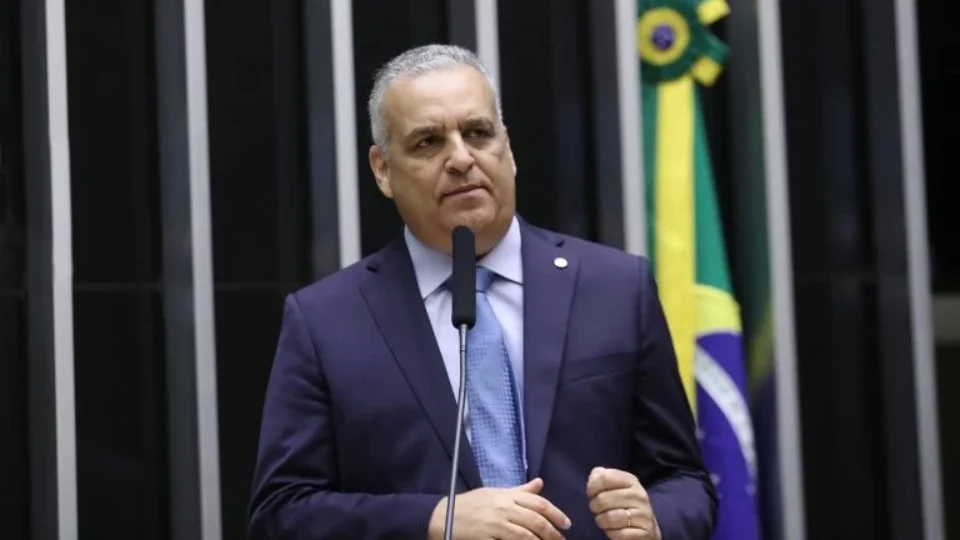 Quem é Alfredo Gaspar, vice de Flávio Bolsonaro nas eleições?