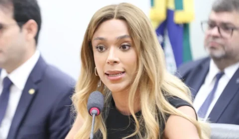 Conselho mantém processo contra Erika Hilton por post polêmico