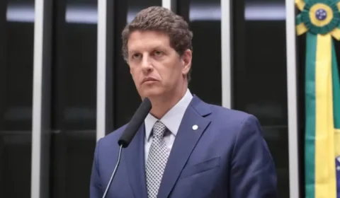 TRE-SP condena Ricardo Salles por ataque impulsionado contra André do Prado