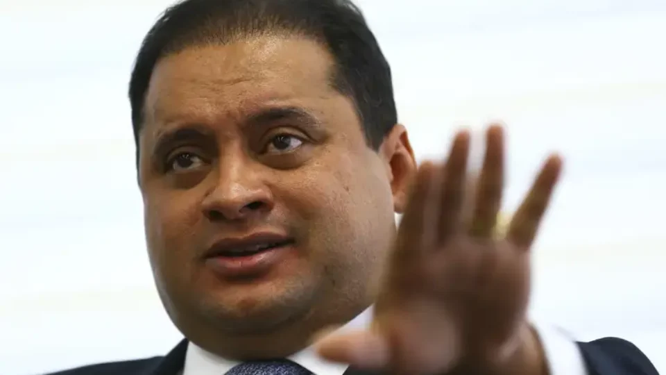 Farra no INSS: PF mira mansão de R$ 6 milhões comprada por advogado para o senador Weverton Rocha