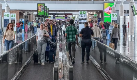 Setor de serviços cresce 2% no primeiro semestre de 2026