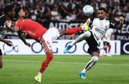 Internacional vence o Corinthians por 2 a 0 e abre vantagem nas oitavas da Copa do Brasil