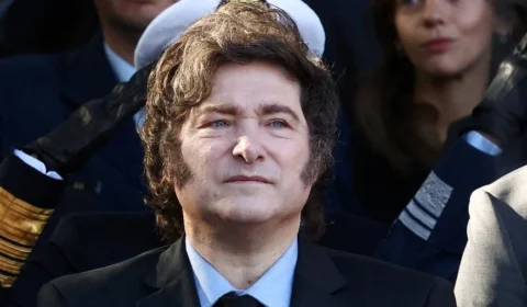 Milei endurece regras e amplia tensão com estrangeiros na Argentina