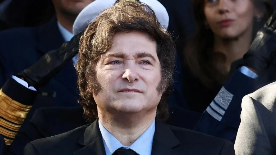 Milei endurece regras e amplia tensão com estrangeiros na Argentina