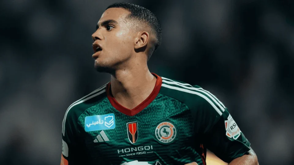 É DA RAPOSA! Cruzeiro acerta empréstimo do ponta direita João Costa, de 21 anos