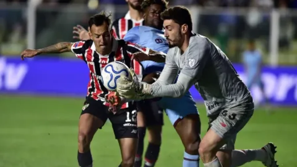 São Paulo segura pressão na altitude e decide vaga da Sul-Americana em casa