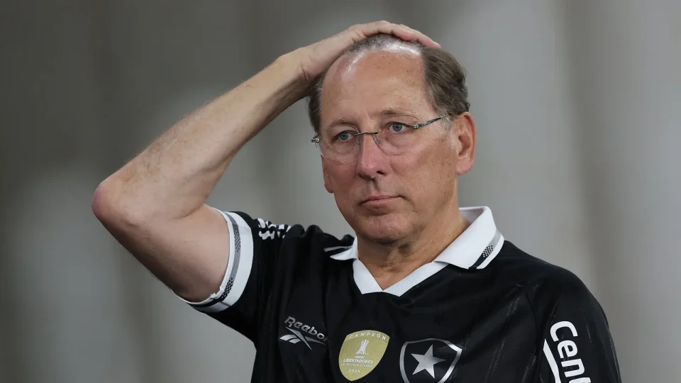 Botafogo sofre com problemas defensivos e amarga novo vexame
