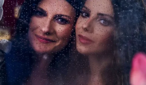 Sandy canta com Laura Pausini e quebra jejum de dois anos longe da música