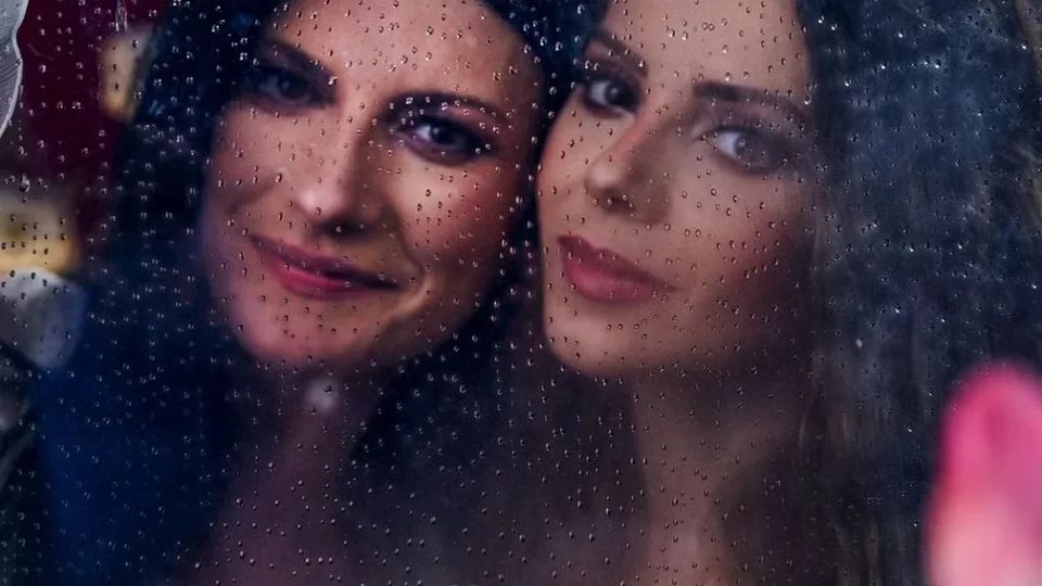 Sandy canta com Laura Pausini e quebra jejum de dois anos longe da música