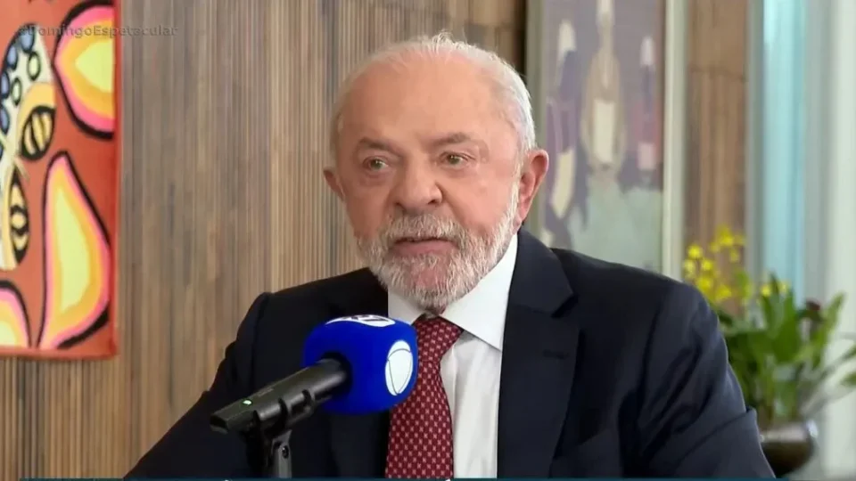 Lula troca debate da Band por entrevista na Record e fala sem adversários no mesmo horário