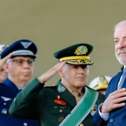 Lula evita perguntas sobre Lulinha após evento do Dia do Soldado