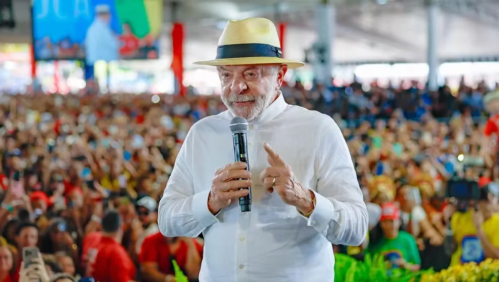 Para materializar o discurso, o governo oficializou o acionamento da Lei da Reciprocidade Econômica — legislação sancionada em 2025 —, que permite ao Brasil impor as mesmas restrições e tarifas que sofrer de outras nações. A medida visa garantir tratamento de igualdade nas relações diplomáticas.