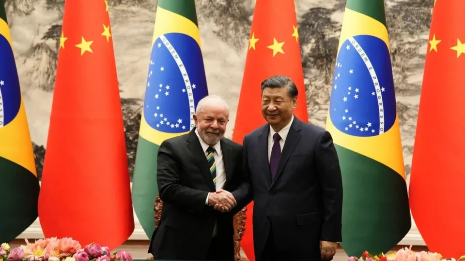 China entra na disputa do Brasil contra tarifaço de Trump e aumenta pressão sobre os EUA