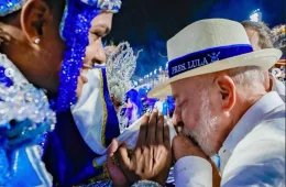 Samba com dinheiro público? TSE aceita ação contra Lula por causa de desfile eleitoreiro na Sapucaí