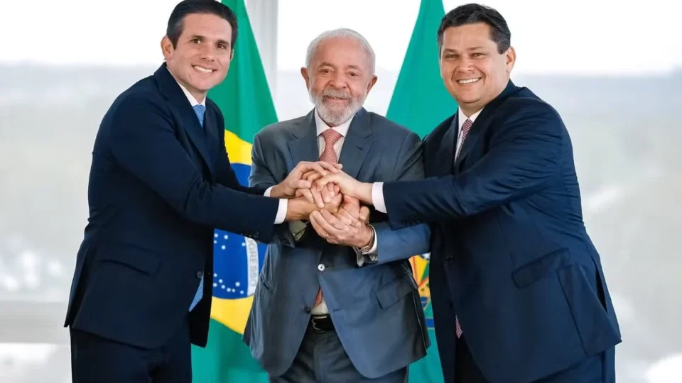 Lula fecha acordo com Alcolumbre e Motta para acelerar fim da escala 6×1 antes das eleições