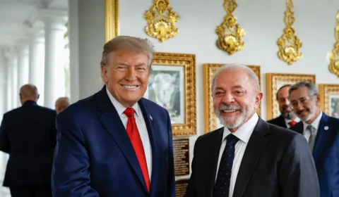 Brasil e EUA retomam negociação sobre tarifaço após ligação entre Lula e Trump