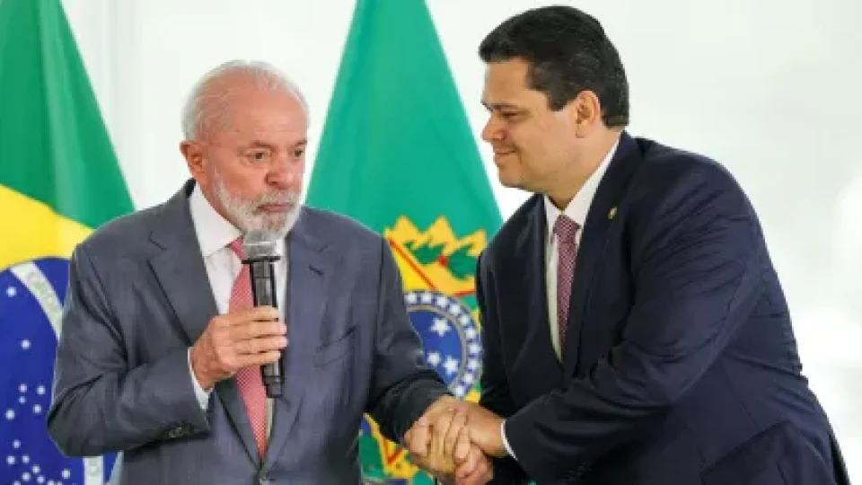 Lula e Alcolumbre retomam diálogo e acordo movimenta bastidores da eleição