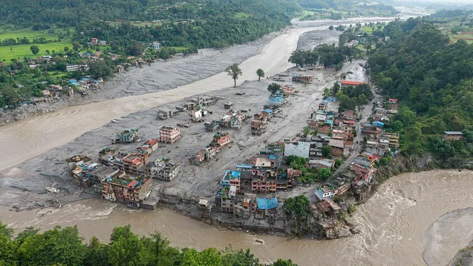 Número de mortos no Nepal sobe para 616 e milhares ainda estão desaparecidos após desastre devastador