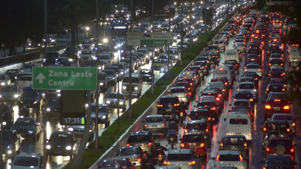GREVE: Paralisação causa transtornos no trânsito; entenda as medidas