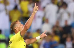 Cristiano Ronaldo volta a campo e atinge nova marca histórica em goleada
