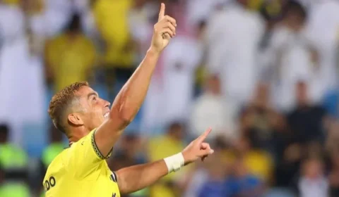 Cristiano Ronaldo volta a campo e atinge nova marca histórica em goleada