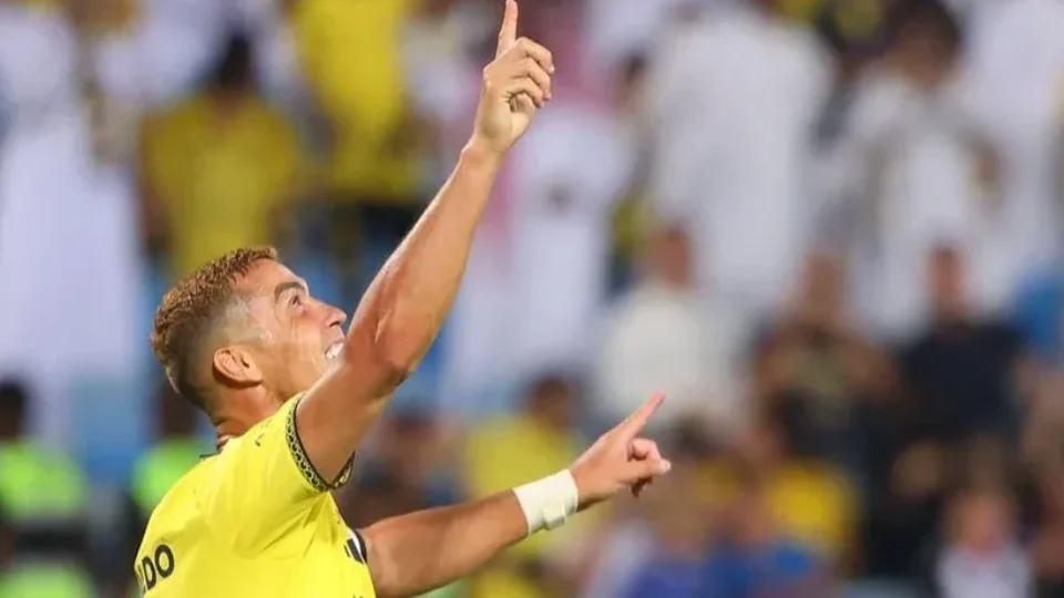 Cristiano Ronaldo volta a campo e atinge nova marca histórica em goleada