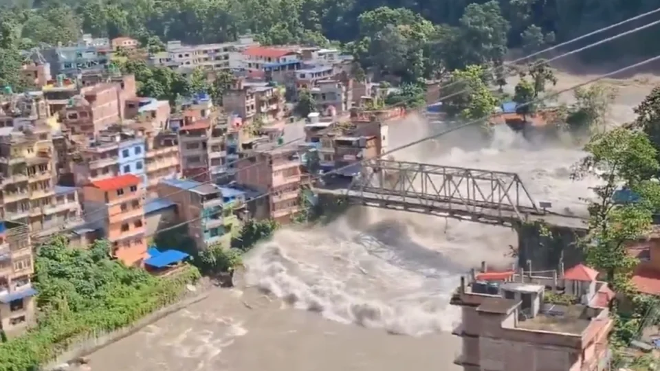 Terremoto pode ter desencadeado avalanche que provocou enchentes devastadoras no Nepal