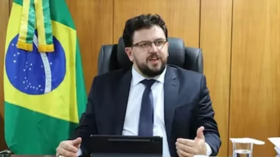 Lobista pagou R$ 249 mil em contas pessoais de ex-chefe de gabinete de Lula; investigação cita Marcola