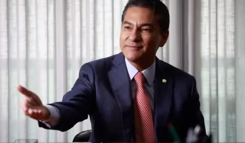Marcos Pereira declara apoio a Flávio Bolsonaro e reforça aliança durante convenção do Republicanos