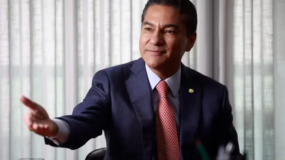 Marcos Pereira declara apoio a Flávio Bolsonaro e reforça aliança durante convenção do Republicanos