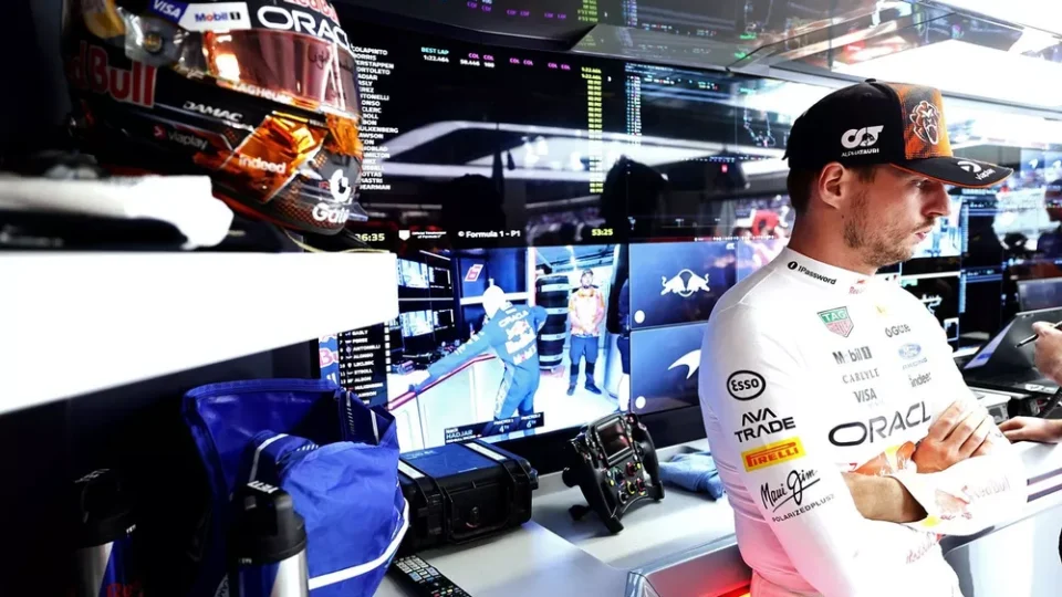 Verstappen acelera Mustang da Ford e reforça futuro na Red Bull