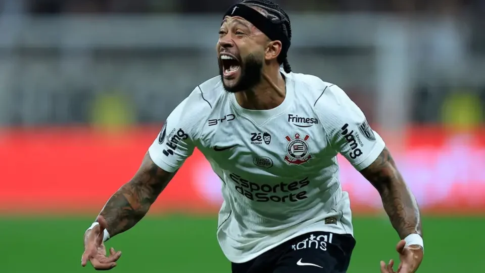 Corinthians multa Memphis após clipe mostrar Parque São Jorge em chamas